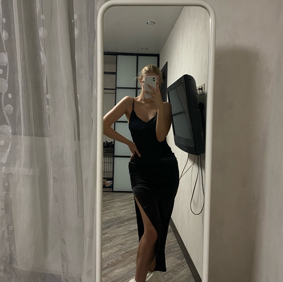 Maxi Black dress - Picture 2 of 5